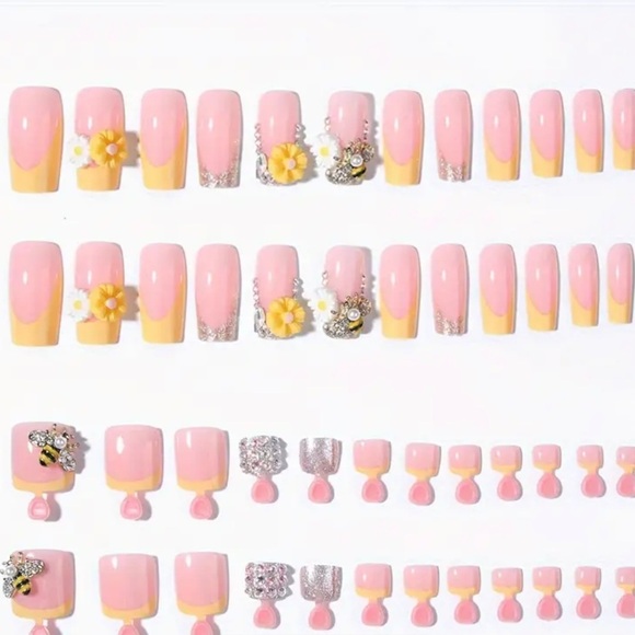 Press On Nails Set for Hands Feet Yellow Square 3D Bee & Flower Rhinestones - Picture 3 of 5
